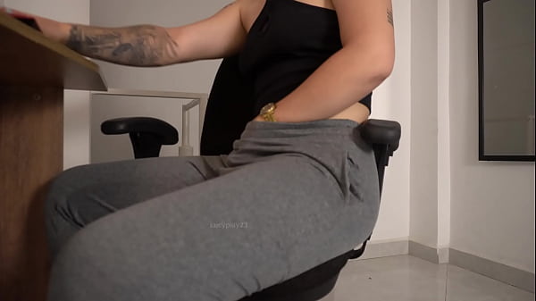 ESTABA VIENDO PORNO mientras trabajaba y me diero ganitas ricas de masturbarme